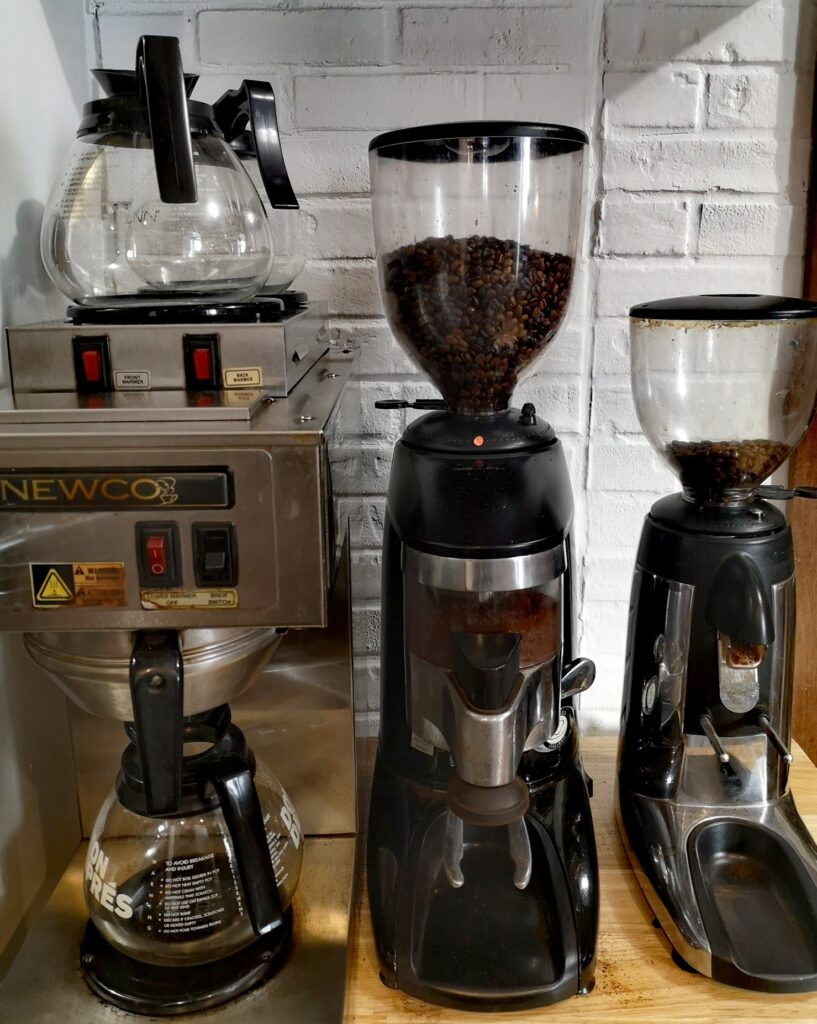 machines à café et machines qui moue le café